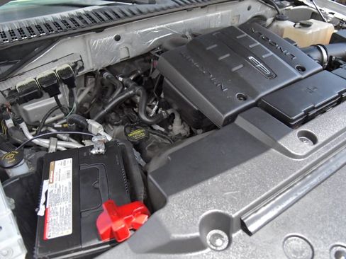 Used 2014 Lincoln Navigator 2WD image 30