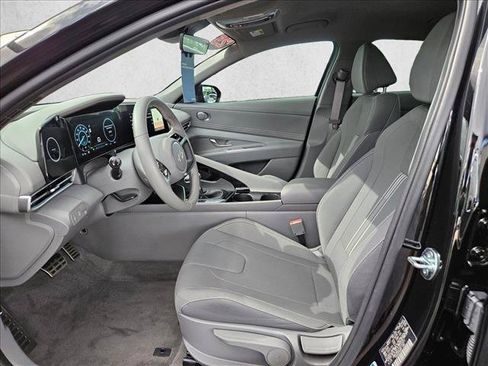 Used 2025 Hyundai Elantra SEL FWD image 15