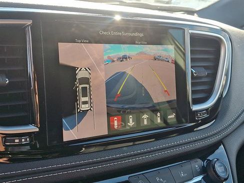 New 2026 Chrysler Pacifica Limited w/ S Appearance Package image 16