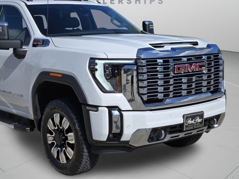 Used 2024 GMC Sierra 3500 Denali AWD/4WD image 30