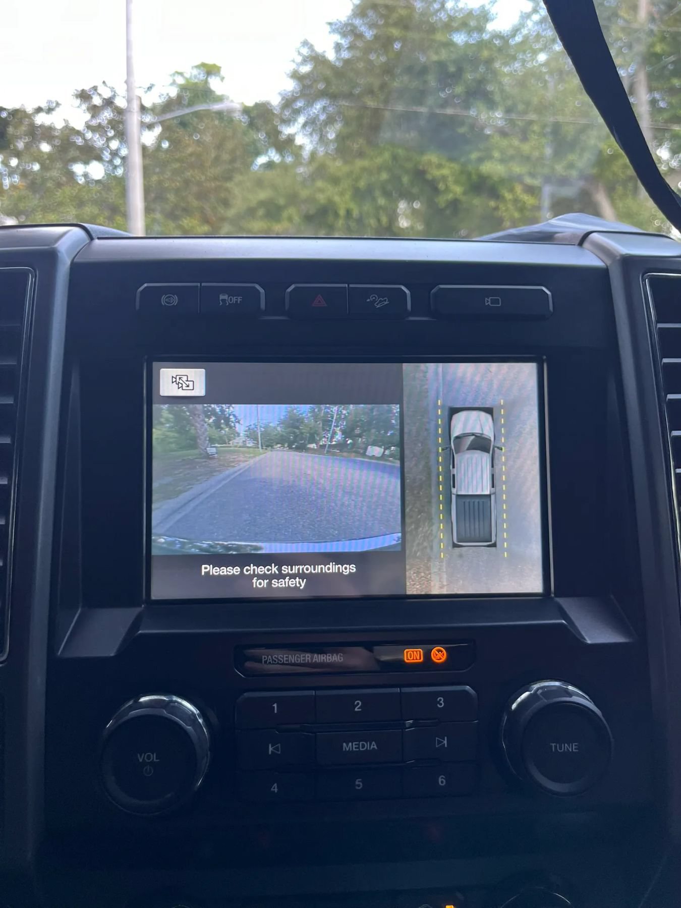 Used 2019 Ford F350 XLT w/ XLT Premium Package AWD/4WD image 15