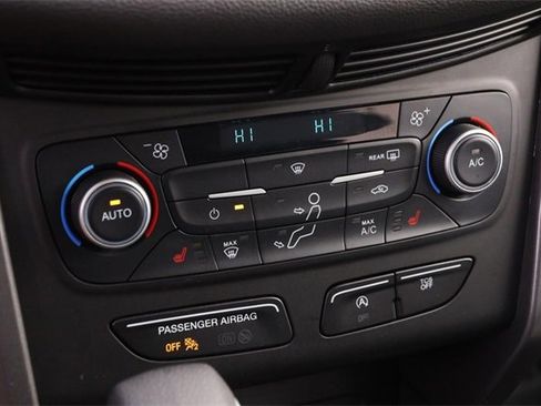 Used 2019 Ford Escape SE image 18