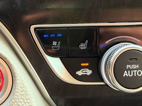 Used 2020 Honda Accord Touring image 25