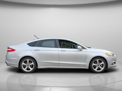 Used 2016 Ford Fusion SE FWD image 8