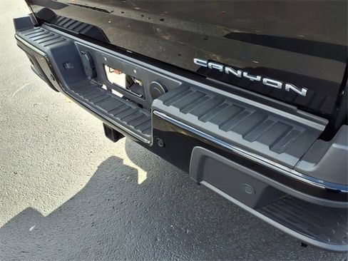 Used 2021 GMC Canyon Denali image 33