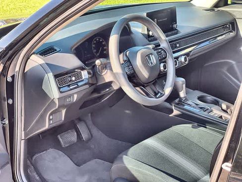 Used 2022 Honda Civic LX image 3