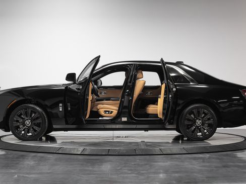 Used 2022 Rolls-Royce Ghost image 46