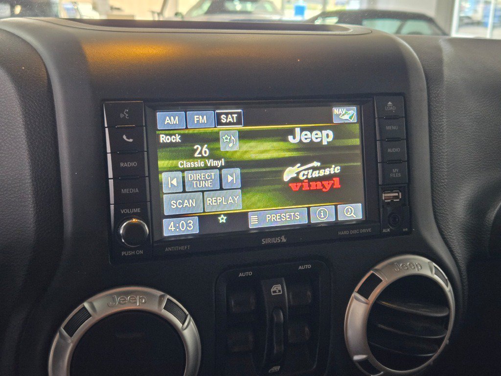Used 2017 Jeep Wrangler Unlimited Sahara w/ Connectivity Group AWD/4WD image 19