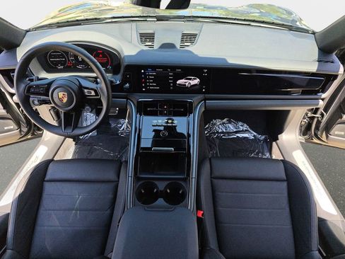 Used 2025 Porsche Panamera RWD image 10