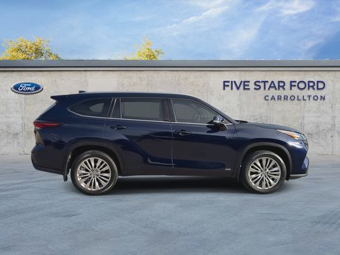 Used 2026 Toyota Highlander Platinum AWD/4WD image 9