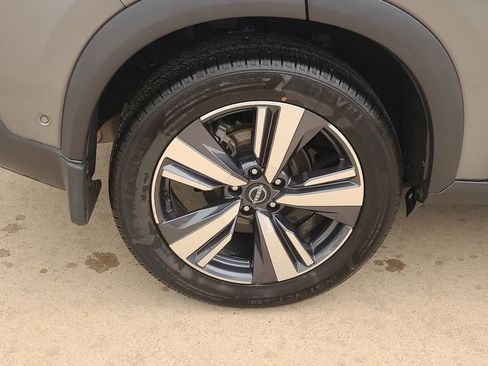 Used 2023 Nissan Rogue SL w/ SL Premium Package FWD image 6