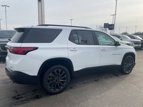 Used 2022 Chevrolet Traverse RS image 2