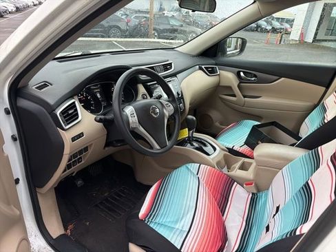 Used 2016 Nissan Rogue SV image 4