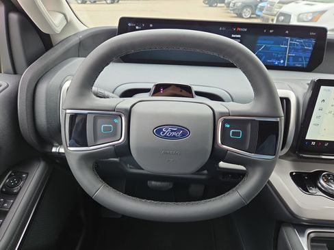 New 2026 Ford Expedition Active image 12