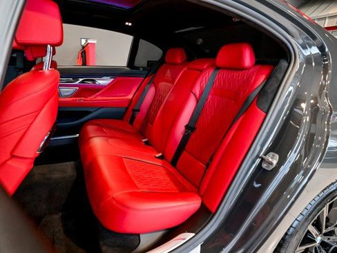 Used 2022 BMW 750i xDrive 750i xDrive, M-Sport, Executiv w/ Executive Package image 18