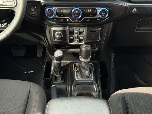 Used 2023 Jeep Wrangler Unlimited Sport image 24