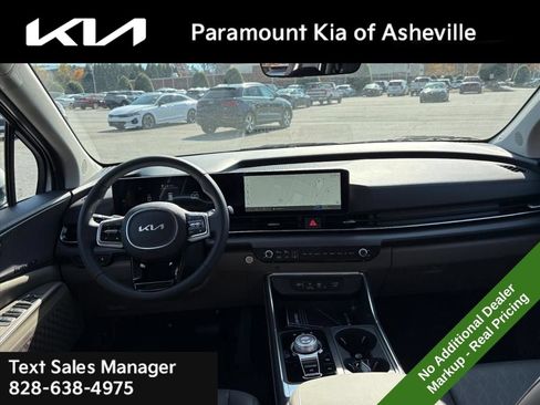 New 2026 Kia Carnival EX FWD image 8
