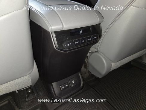 Used 2023 Toyota Highlander Limited AWD/4WD image 19