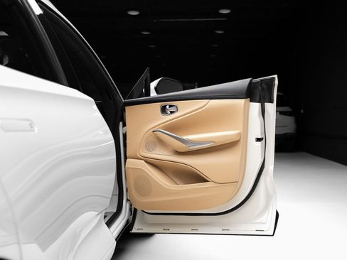 Used 2021 Aston Martin DBX AWD/4WD image 59