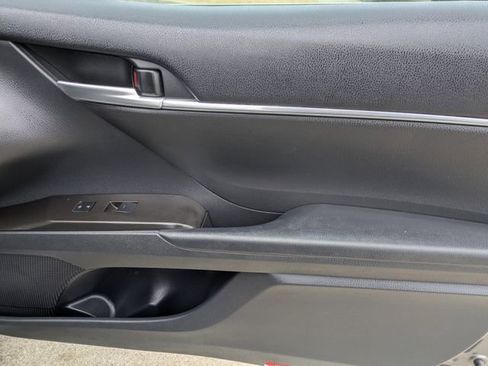 Used 2024 Toyota Camry SE image 31