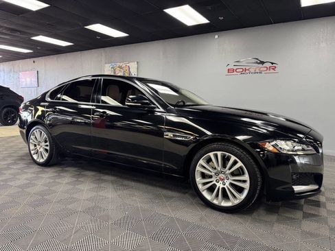 Used 2020 Jaguar XF Premium image 2
