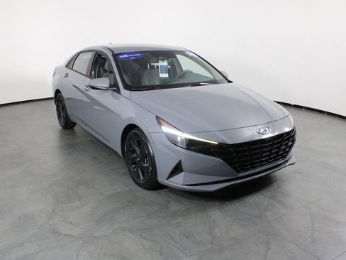 Certified 2022 Hyundai Elantra SEL image 13