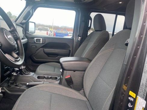 Used 2025 Jeep Gladiator Nighthawk image 6