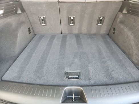 Used 2022 Cadillac XT4 Luxury w/ Cold Weather Package FWD image 32