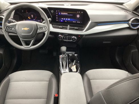 Used 2025 Chevrolet Trax LT image 4