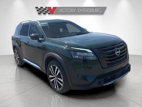 Used 2025 Nissan Pathfinder Platinum w/ Black Appearance Package FWD image 2