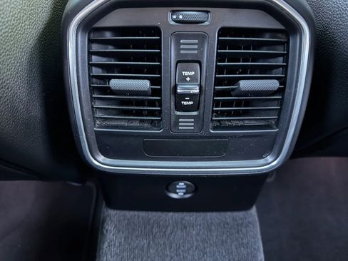 Used 2021 Porsche Macan image 21