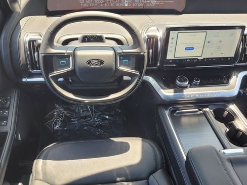 New 2025 Ford Expedition Max Platinum w/ Stealth Performance Package image 38