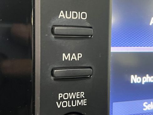 Used 2019 Toyota RAV4 LE image 10