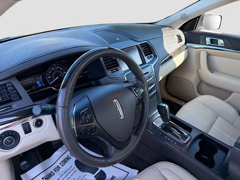 Used 2013 Lincoln MKS image 10