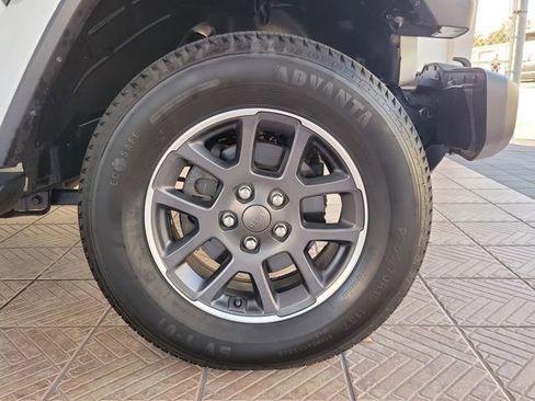 Used 2020 Jeep Gladiator Overland image 5