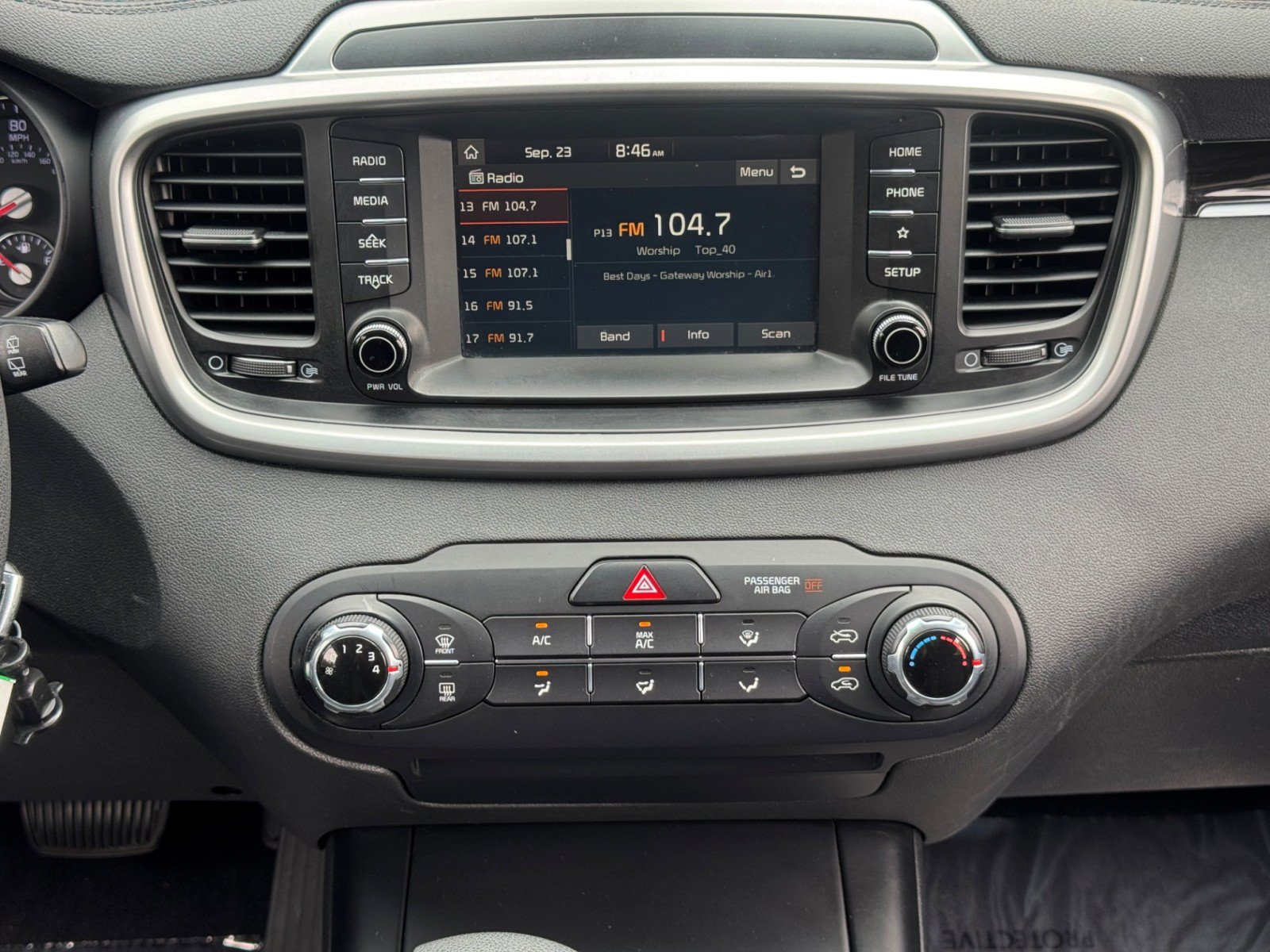 Used 2019 Kia Sorento FWD image 21