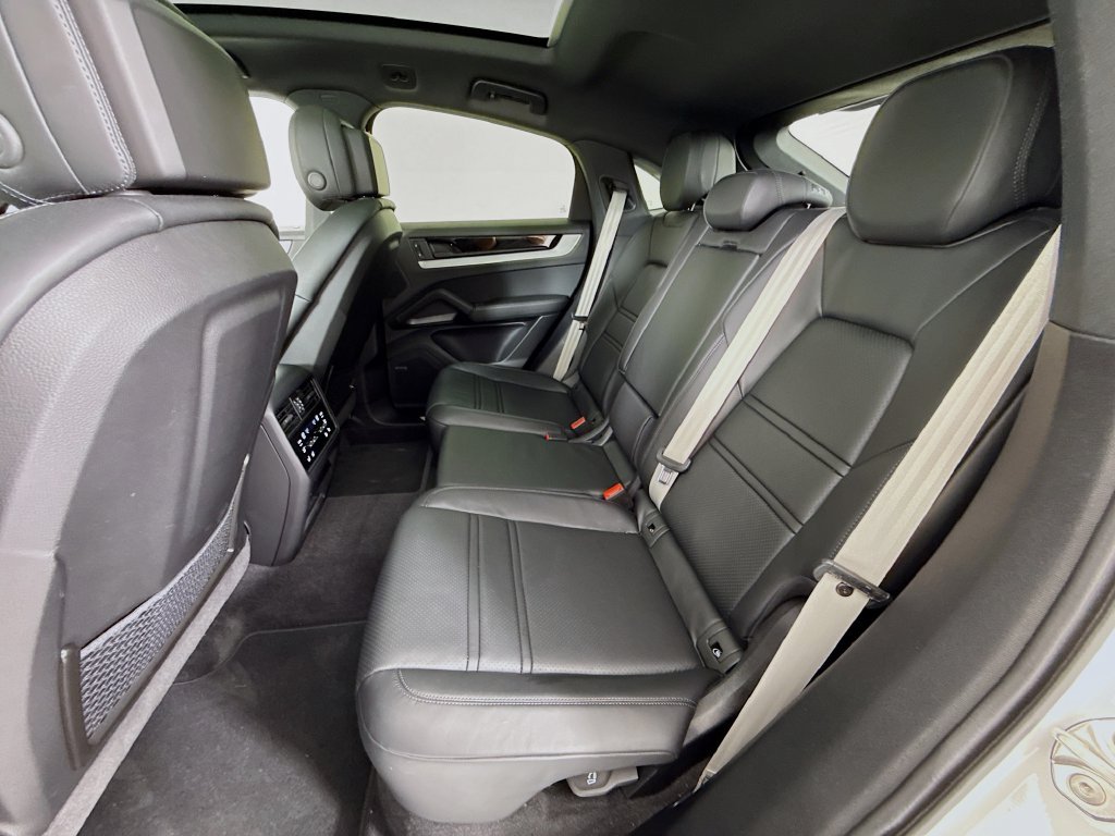 Certified 2024 Porsche Cayenne Coupe AWD/4WD image 24