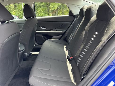 Used 2022 Hyundai Elantra SEL w/ Convenience Package FWD image 13