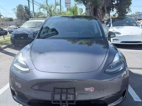 Used 2022 Tesla Model Y Long Range image 2