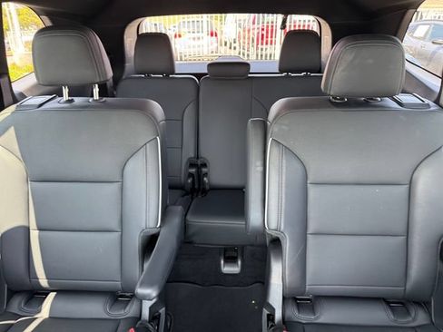Certified 2025 Buick Enclave Preferred FWD image 15