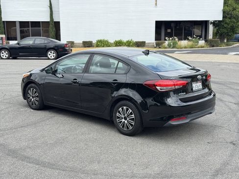 Used 2017 Kia Forte LX FWD image 4