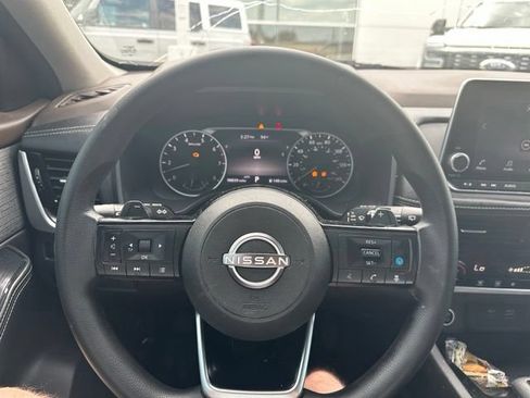 Used 2022 Nissan Rogue SV AWD/4WD image 19