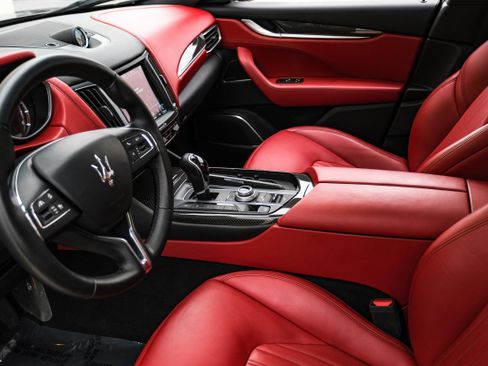 Used 2017 Maserati Levante w/ Luxury Package image 23