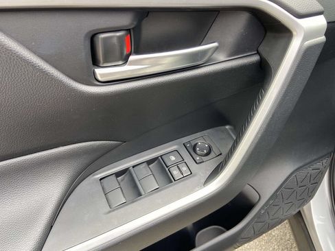 Used 2019 Toyota RAV4 XLE w/ Convenience Package FWD image 16