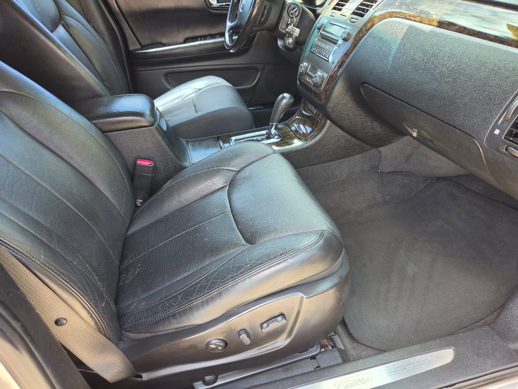 Used 2008 Cadillac DTS FWD image 38
