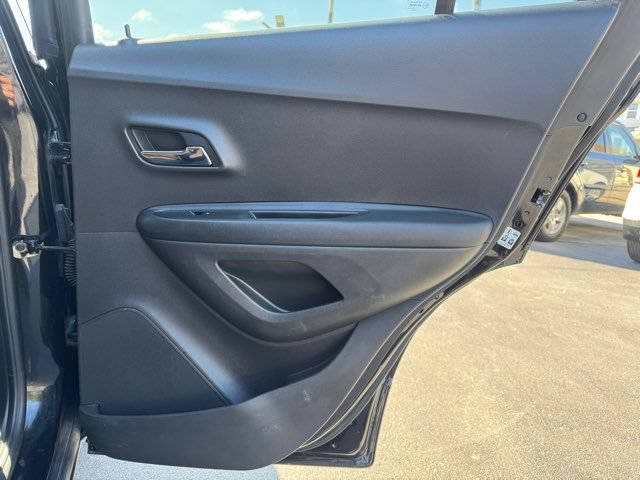 Used 2017 Chevrolet Trax LT w/ Driver Confidence Package FWD image 15