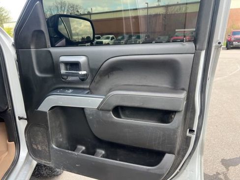 Used 2018 Chevrolet Silverado 1500 LT w/ Redline Edition AWD/4WD image 10