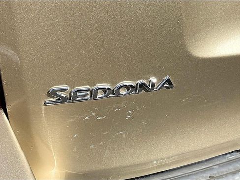 Used 2008 Kia Sedona LX image 23