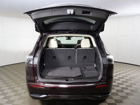 Used 2022 Buick Enclave Avenir w/ Avenir Technology Package AWD/4WD image 21