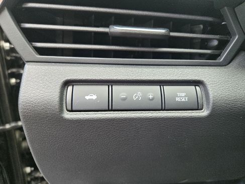 Used 2025 Nissan Altima 2.5 SV FWD image 15